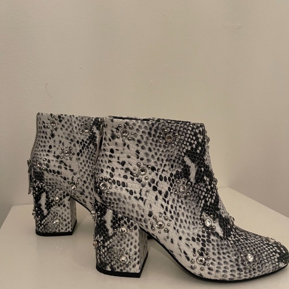 SENSO booties snake skin black and white